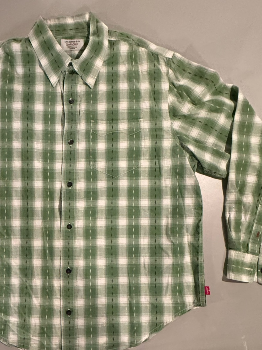 Levi's Green and White Plaid Casual Button-Down Shirt